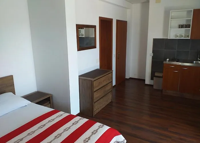 Apartments Nazlic * Primosten